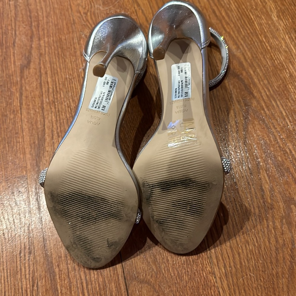 Silver heels - Picture 3 of 4